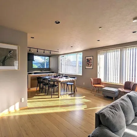 Riverside Moire - Spacious & Sunny